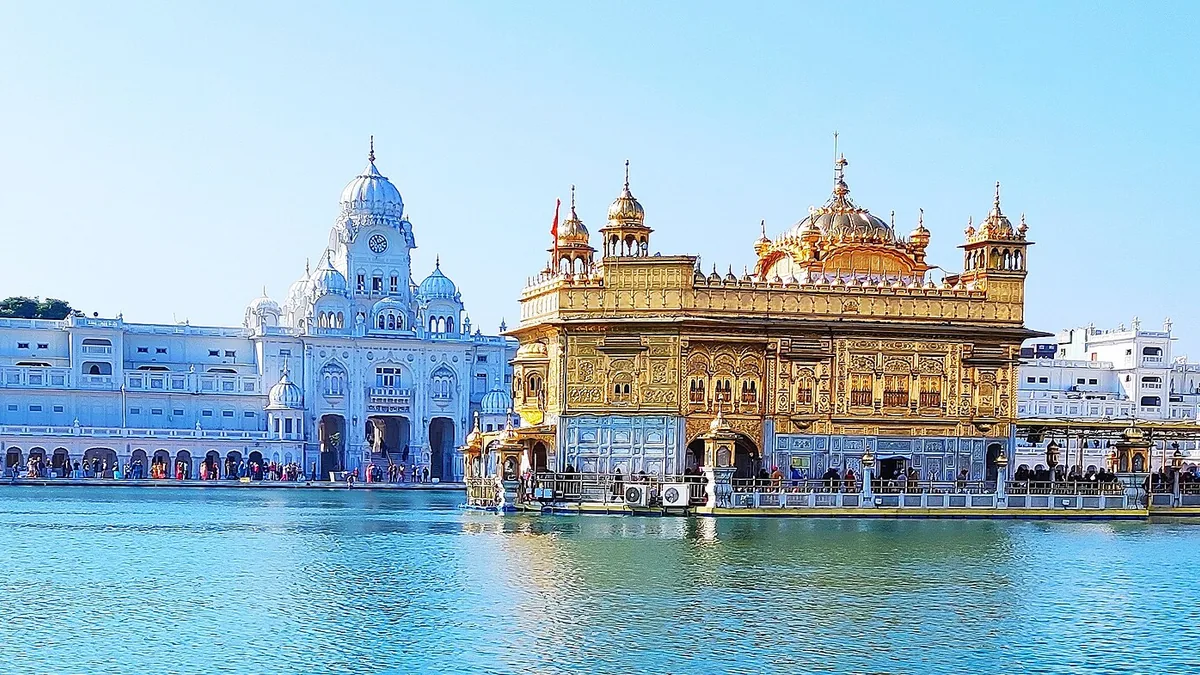 Sri Harmandir Sahib Golden Temple & Amrit Sarovar in Amritsar, Punjab