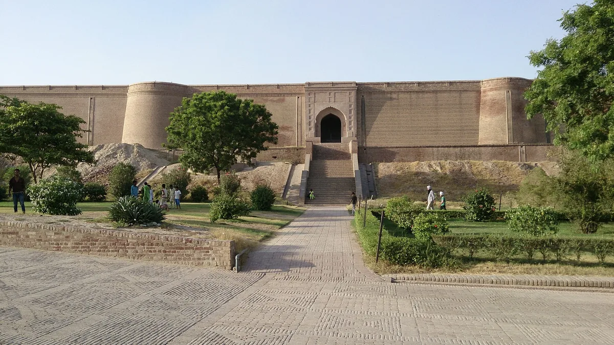 Qila Mubarak Fort & Bathinda Lake Promenade in Bathinda, Punjab