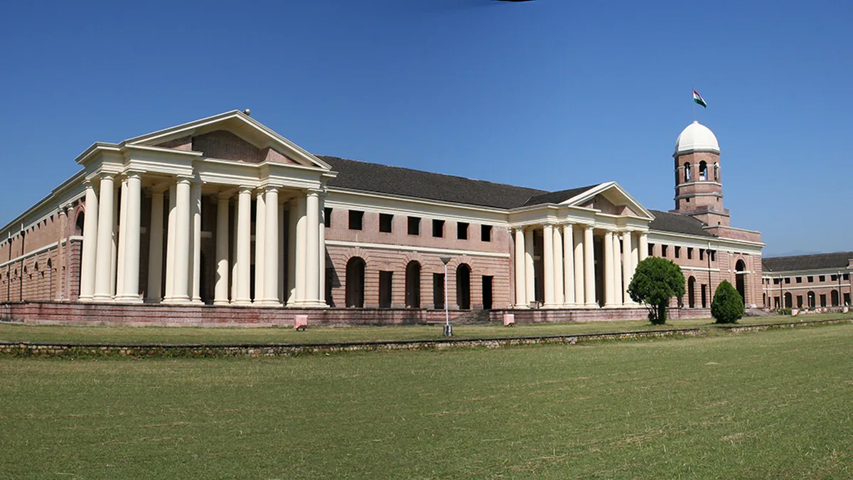 Robber Cave Guchhupani & Forest Research Institute in Dehradun, Uttarakhand