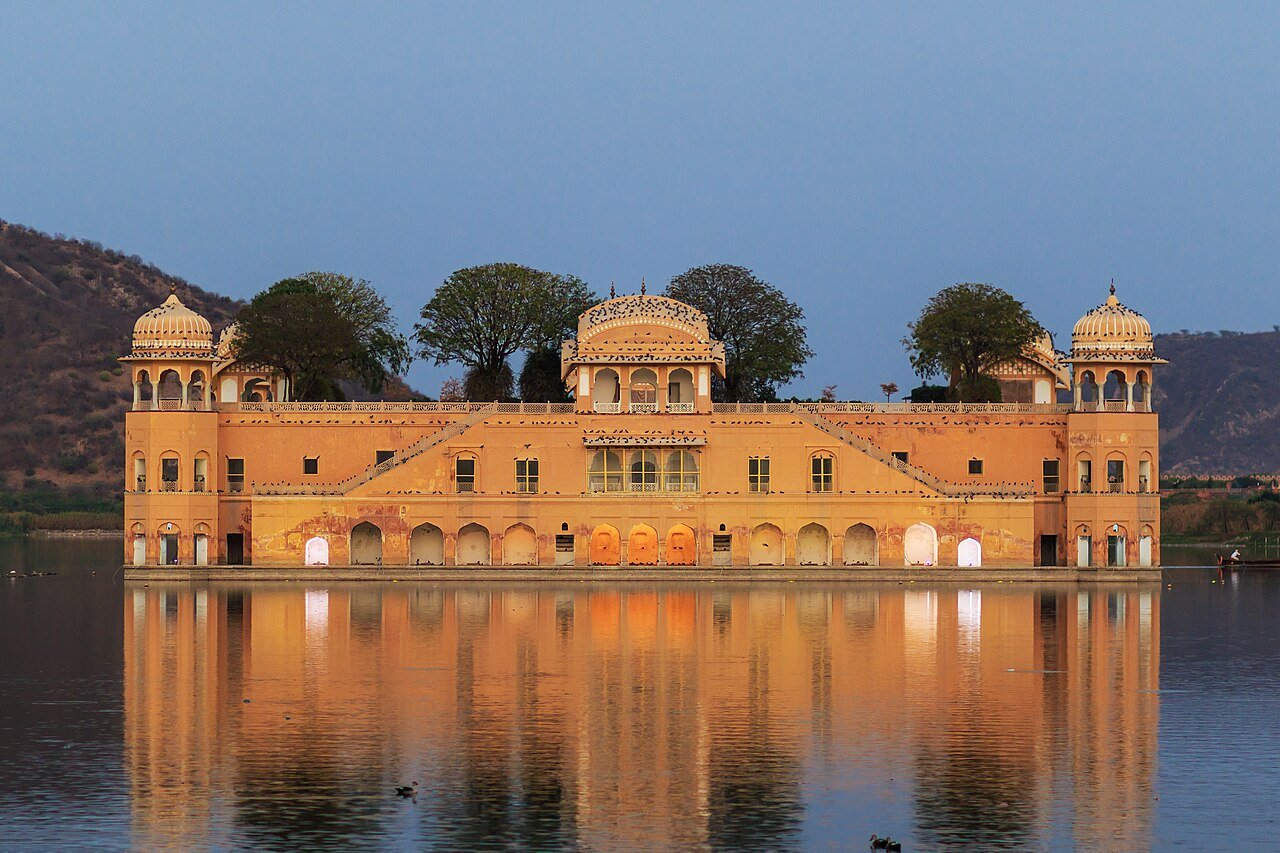 Delhi to Jaipur Urbania on Rent
