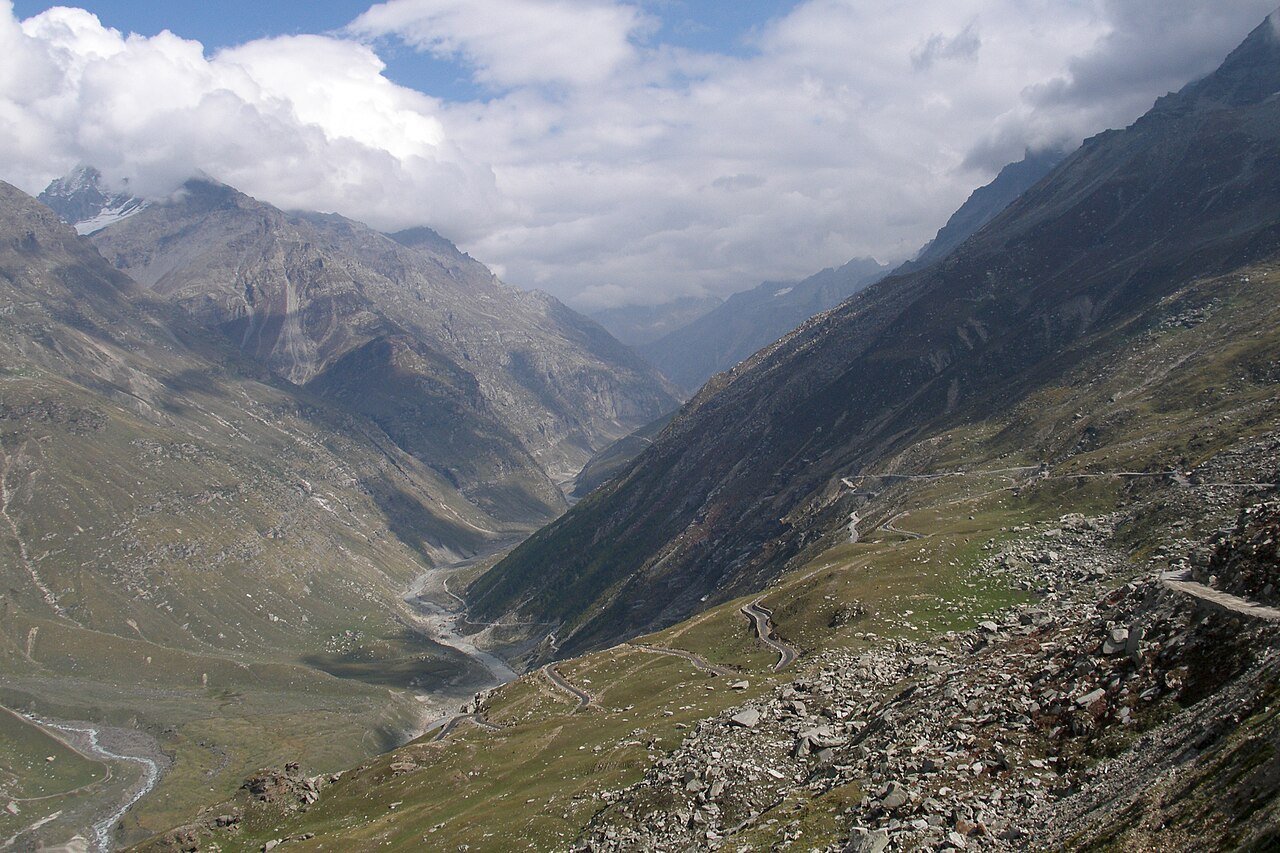 Delhi to Manali Urbania on Rent