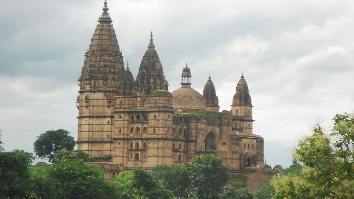 Orchha Jahangir Mahal & Betwa River Cenotaphs in Orchha, Madhya Pradesh