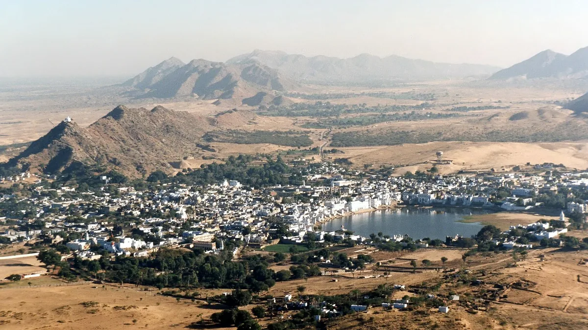 Sacred Pushkar Lake & Jagatpita Brahma Temple Ghats in Pushkar, Rajasthan