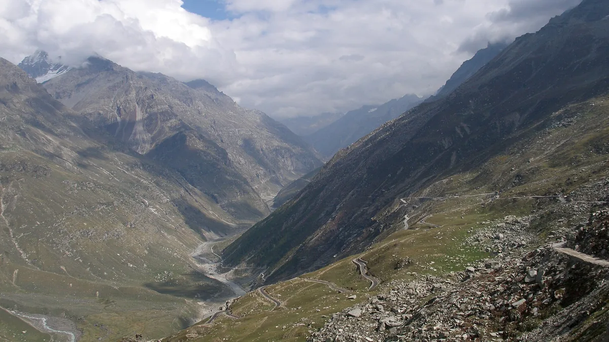Rohtang La Pass Himalayan Mountain Valleys & Scenic Hillscapes in Rohtang La Pass, Himachal Pradesh